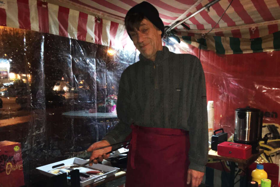 Jürgen Arendt (61) startete online und offline eine Petition, um seinen Bratwurststand "Jürgen & Jürgen" vor dem Untergang zu bewahren. Nach nur einem Monat kamen beinahe 3000 Unterschriften zusammen.