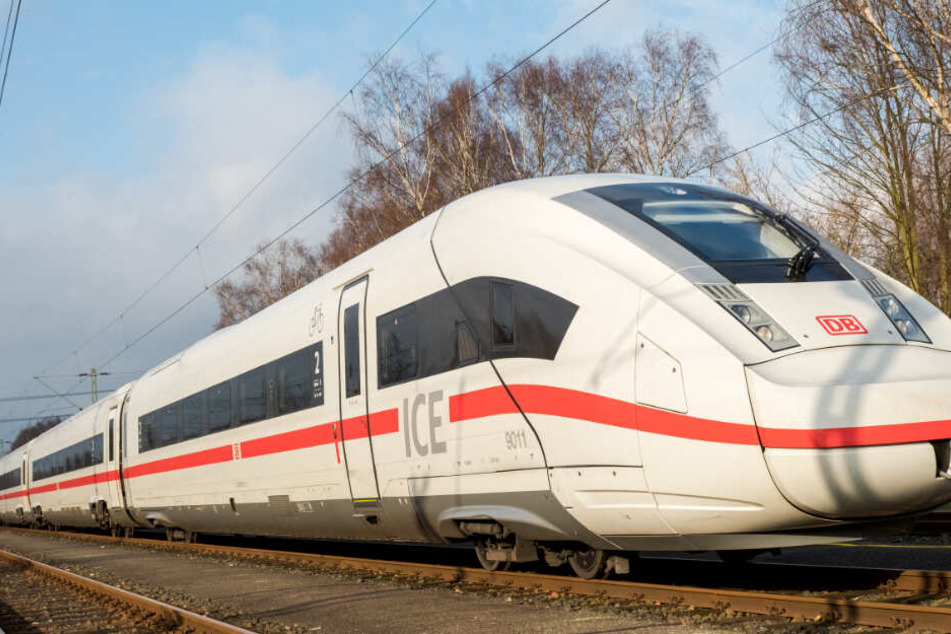 Der Mann flog in einer Fahrscheinkontrolle auf. (Symbolbild)