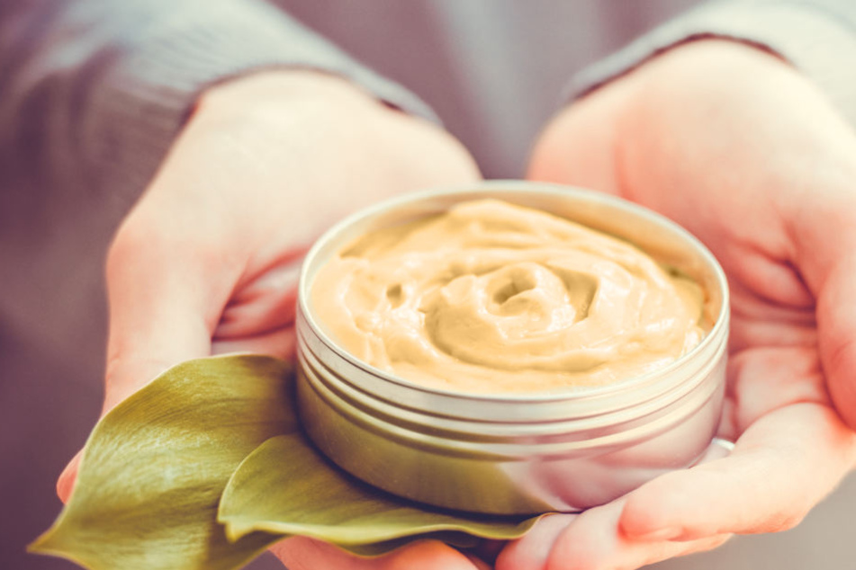 Bitte was?! Hier gibt es Anti-Falten-Creme aus toten Vögeln zu sehen