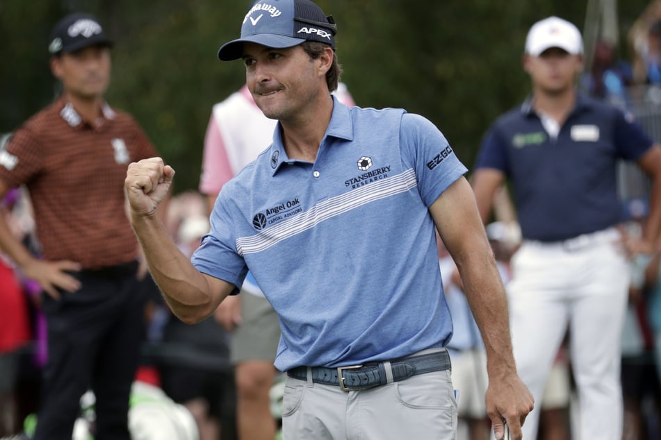 Kevin Kisner (41), qui est encore un golfeur professionnel actif, commente également pour NBC.