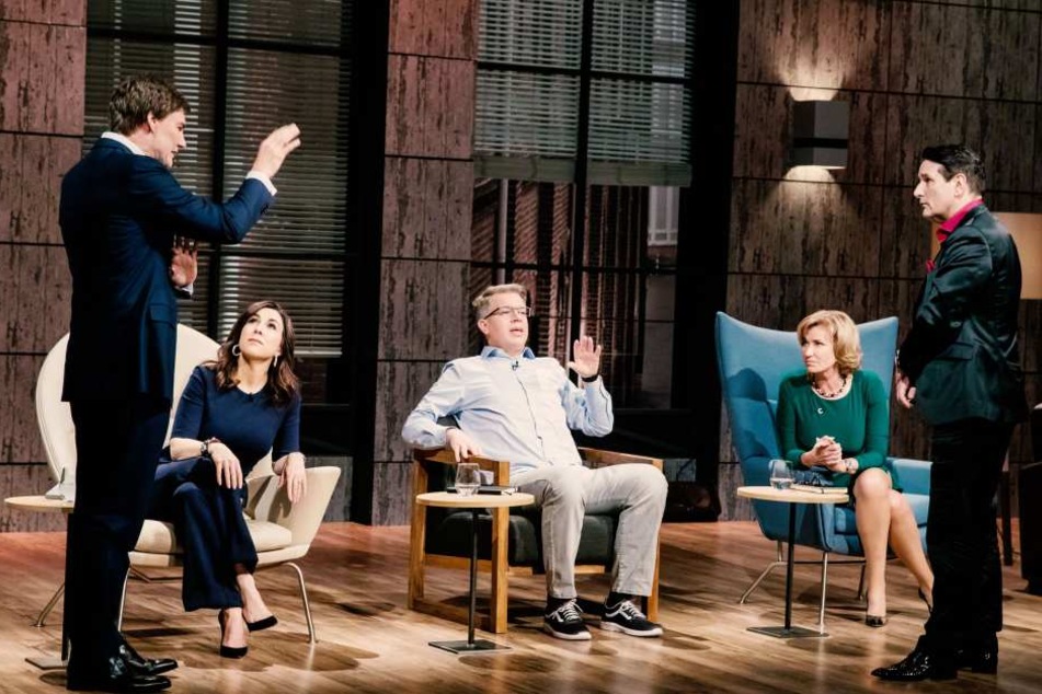 Die Löwen beraten sich. Schlussendlich wollte jeder 200.000 Euro investieren. Nach der Show platze der Deal allerdings.