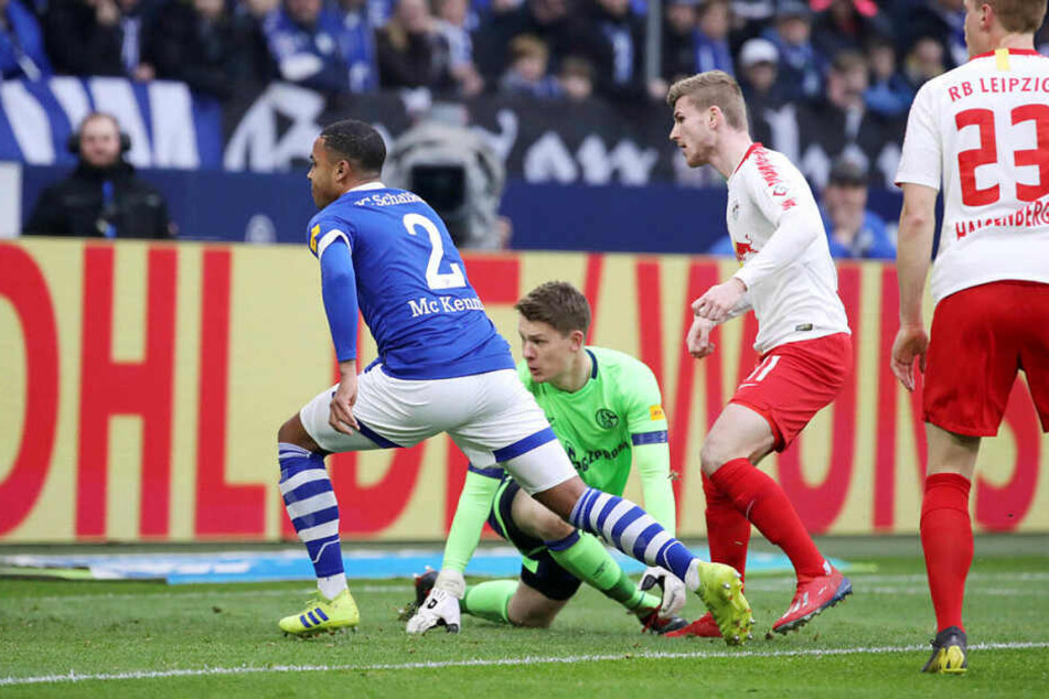 Im Strafraum-Ping-Pong war Timo Werner (2.v.r.) gedankenschnell und brachte den Ball in der 14. Minute zum 1:0 für RB im Tor unter.