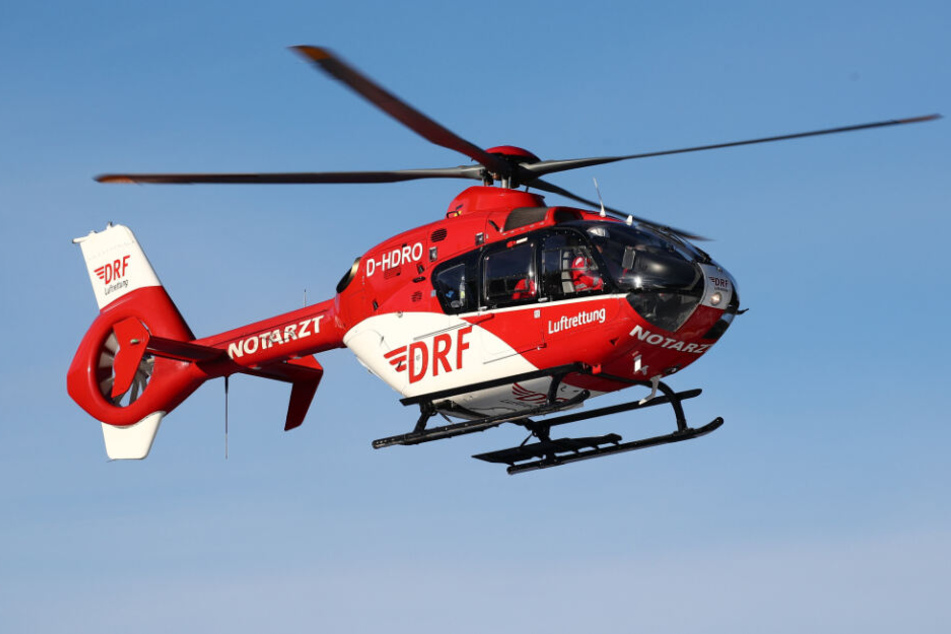 Ein Rettungshubschrauber flog den Verletzten in ein Krankenhaus. (Symbolbild)