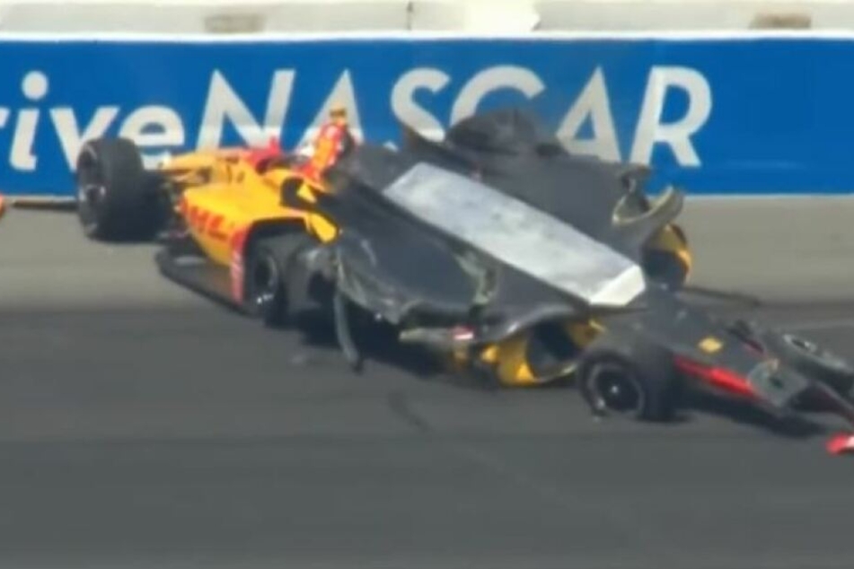 Viel ist nicht mehr übrig von Rosenqvists Auto. Ob es im NASCAR besser gelaufen wäre?