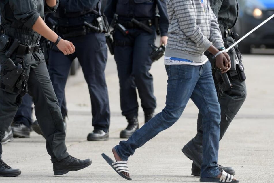 Zwei Männer kamen in Polizeigewahrsam. (Symbolbild)