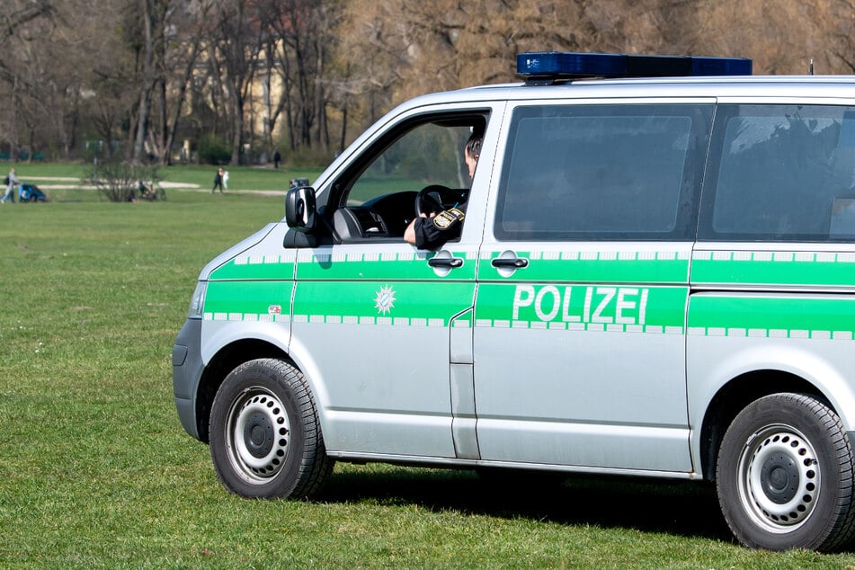 München: Nazi-Schmierereien im Englischen Garten: Polizei ermittelt und sucht Zeugen