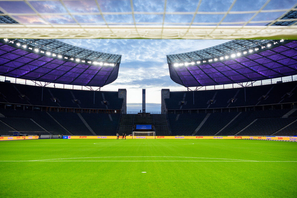 Hertha BSC bekommt erneut einen neuen Rasen im Berliner Olympiastadion.