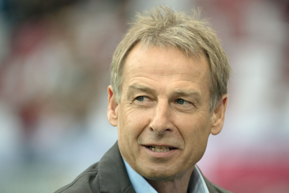 Jürgen Klinsmann (54) wird derzeit als geeigneter Kandidat für das Amt des Vorstandsvorsitzenden beim VfB Stuttgart gehandelt.