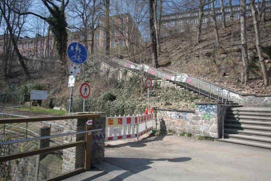 Bekommen die Gerichtstreppen technische "Unterstützung"? Hier könnte in den nächsten Jahren ein Fahrstuhl entstehen.