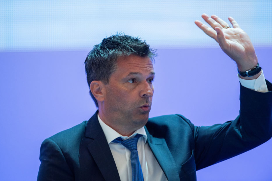 Die Laudatio auf Klopp hält sein ehemalige Weggefährte Christian Heidel.