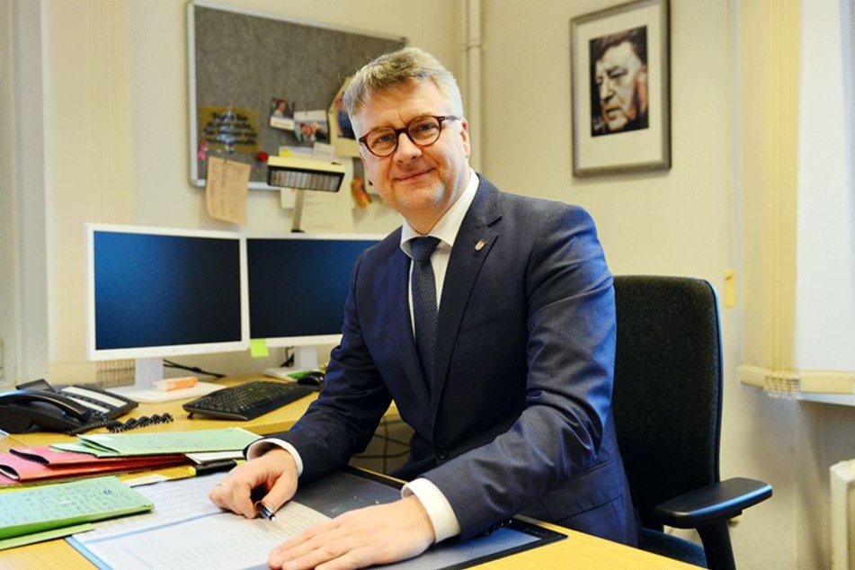 Spandaus Bezirksstadtrat Andreas Otti (AfD) in seinem Büro in Berlin.