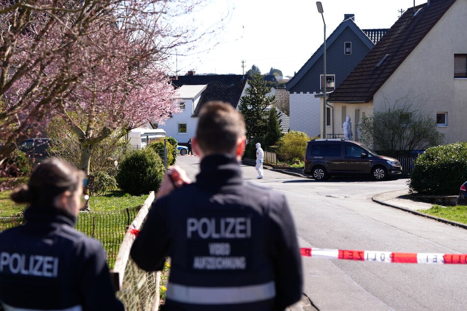 Bislang verlief die Fahndung nach dem Flüchtigen erfolglos. Jetzt sollen die überregionalen und internationalen Fahndungsmaßnahmen weiter intensiviert werden.