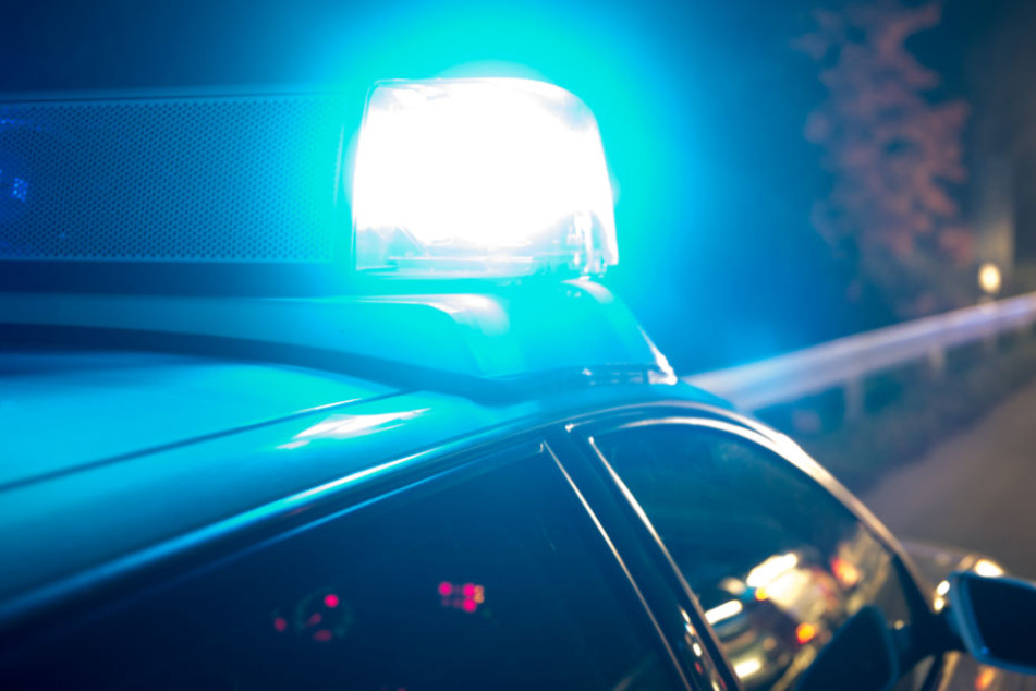 Die Polizei wurde über den Fund der Leiche informiert. (Symbolbild)