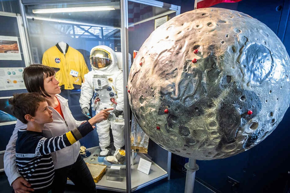 Mond mit Landepunkten in Morgenröthe-Rautenkranz: Im kalten Krieg wussten die zwei Blöcke von den Missionen und Landungen der anderen.