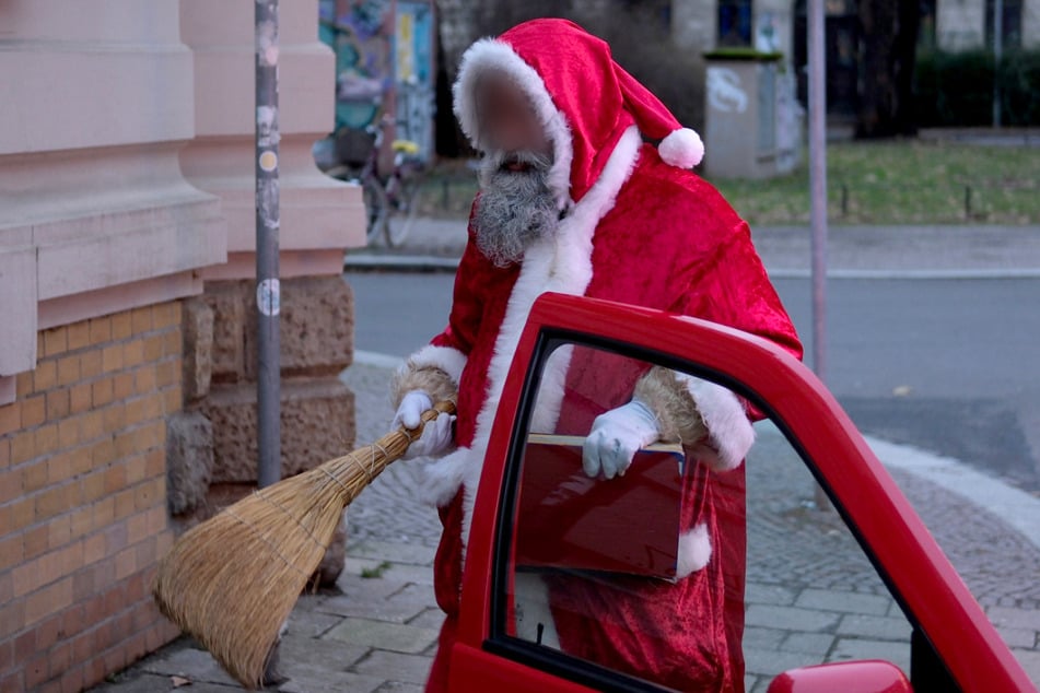 Ein Weihnachtsmann hat weder Provision an seine Arbeitgeberin noch sein teures Kostüm zurückgegeben.