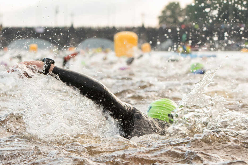 Schwimmen fällt beim diesjährigen Ironman in Hamburg aus (Archivbild).
