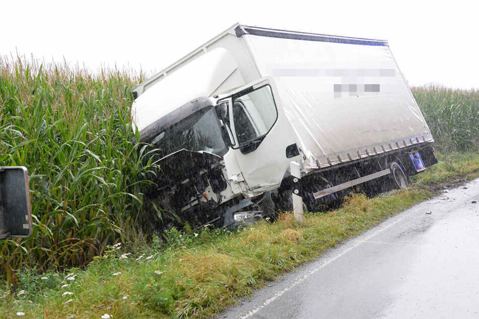 Die Frau krachte in die linke Seite des Lkw aus Verl.