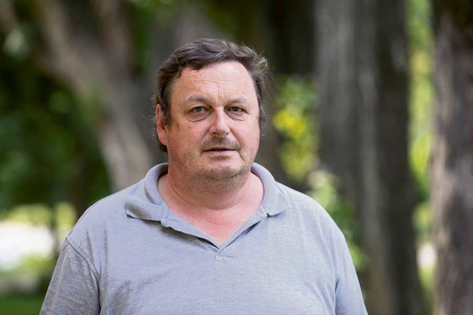 Tierheim-Chef Uwe Bär (55) hofft auf Spenden, damit er neue Hundebetten kaufen kann.