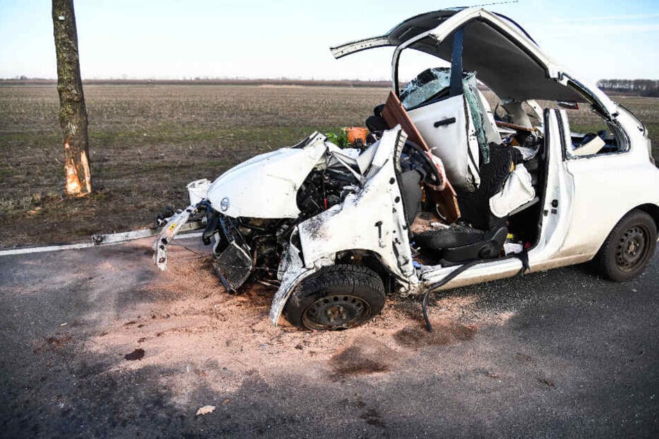 Ein Abschleppdienst beseitigte das Unfall-Wrack aus dem Verkehrsraum.