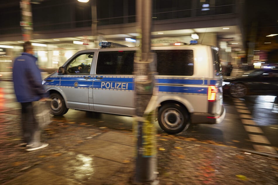 Die Polizei in NRW stellt sich in der Halloween-Nacht mit zahlreichen Kräften auf. (Symbolbild)