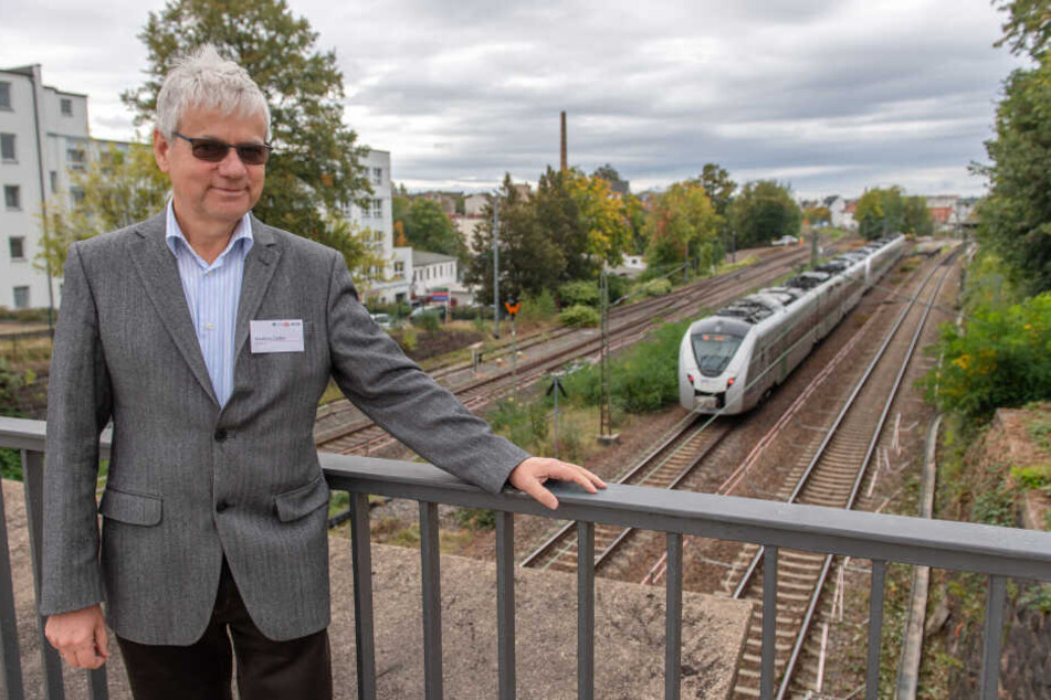 Projektleiter Matthias Sieber (62) vor den Gleisen, die in den nächsten Jahren ausgetauscht werden.