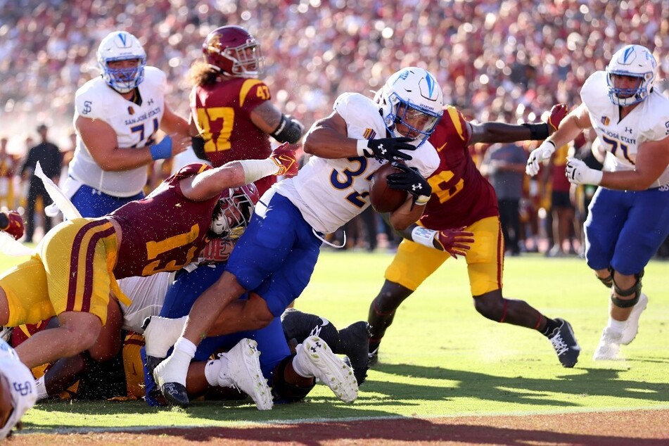 USC allowed nearly 200 yards of total offense and 14 points to San Jose State by halftime, when the two teams were separated by a single touchdown score.