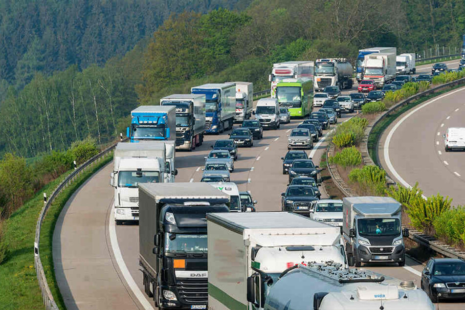 Besonders eng kann es auf der A4 werden, da es hier auch noch viele Baustellen gibt. (Archivbild)