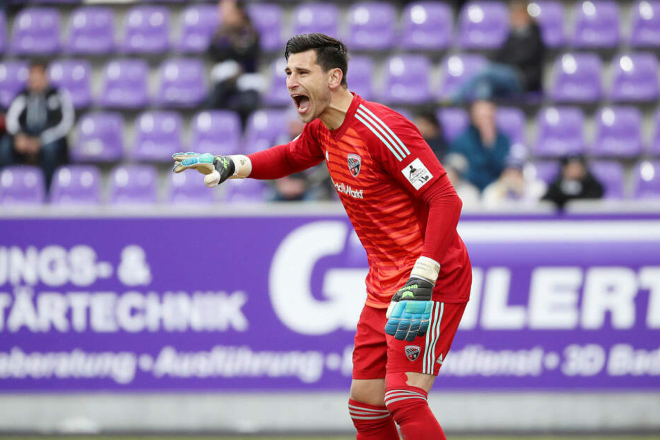 Philipp Tschauner. Der 33-jährige Hannoveraner war letzte Saison an den FC Ingolstadt ausgeliehen, stieg mit den Schanzern in die 3. Liga ab.