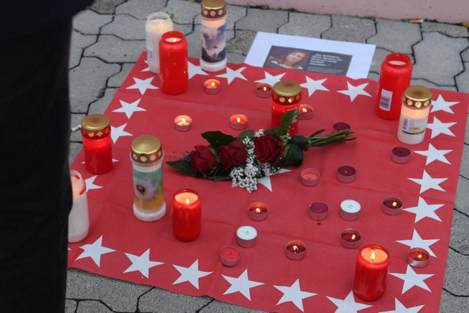 Kerzen erinnern im Jahr 2018 an den grausamen Mord an Mia.