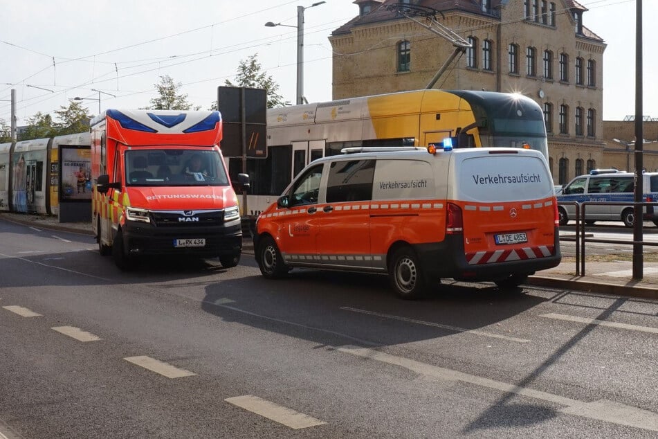 Leipzig-Lindenau: Frau beim Überqueren der Straße von Tram erfasst