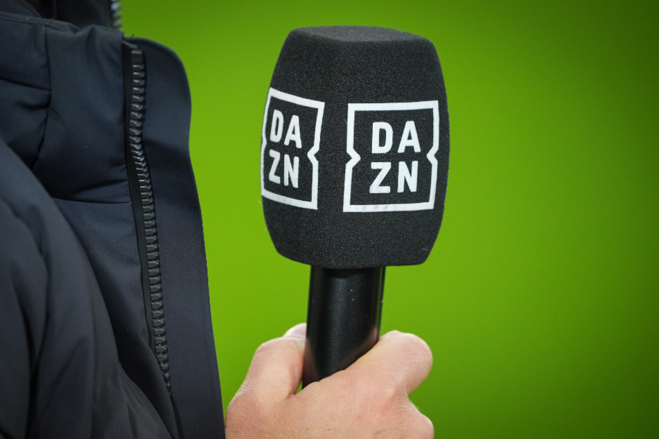 Der Streamingdienst DAZN zeigt aktuell die Spiele am Freitag und Sonntag. Wer auch den Bundesliga-Samstag und die 2. Liga verfolgen möchte, braucht zusätzlich ein Abo bei Sky.