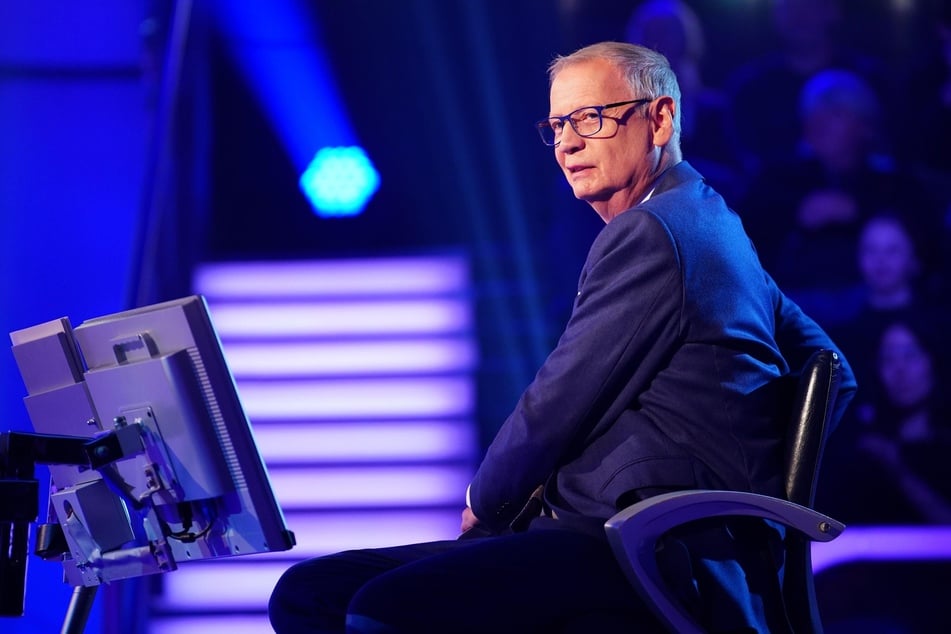 Auch Günther Jauch (69) unterlief glatt ein kleiner Fehler - der Telefonjoker musste gleich zweimal angerufen werden.