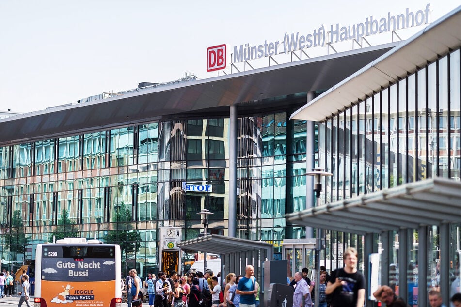 Der Eingangsbereich des Hauptbahnhofes in Münster.
