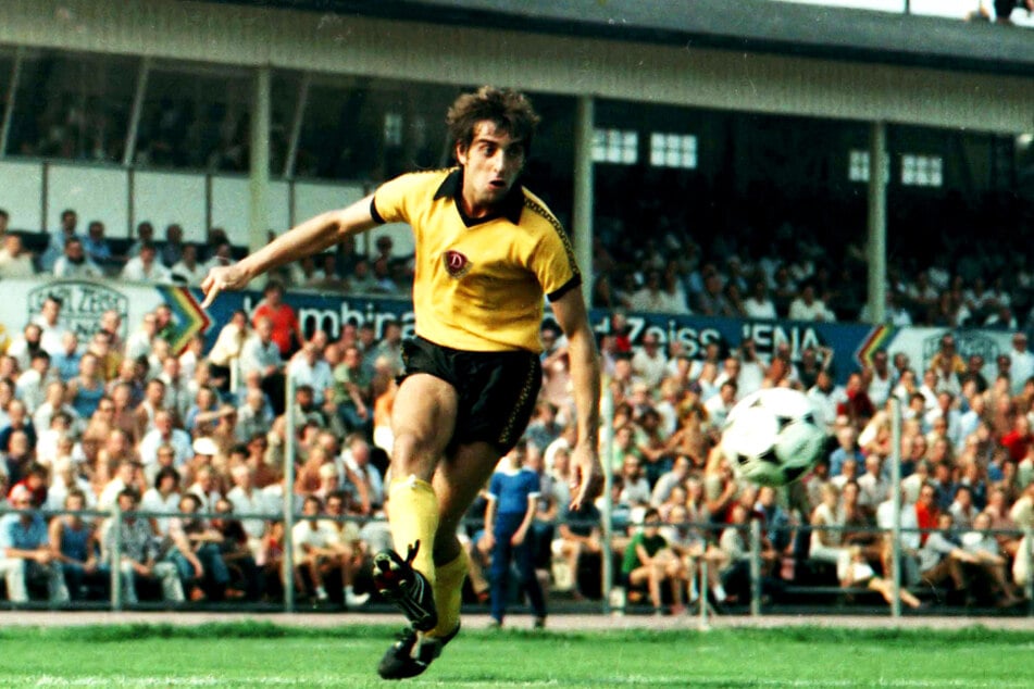 220 Spiele und 103 Spiele für Dynamo: Ralf Minge.