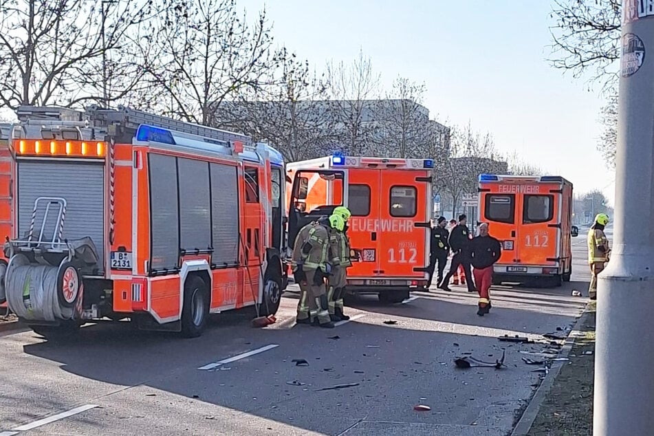 Die Berliner Feuerwehr war mit Aufräumen beschäftigt.