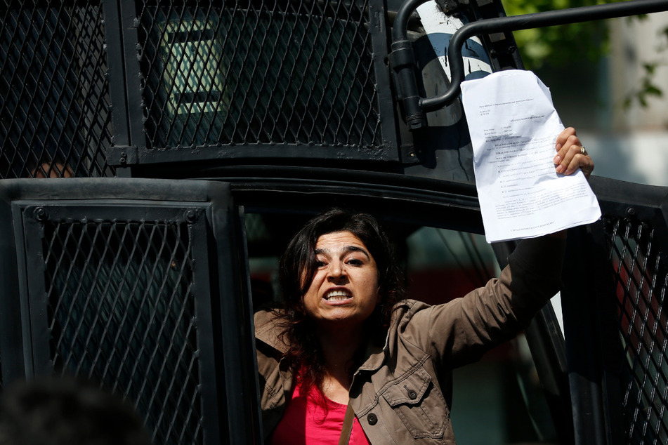 Istanbul, 2018: Eine Teilnehmerin einer Demonstration zum 1. Mai, die später von der Polizei festgenommen wurde. An diesem Tag sind Demos im Zentrum der türkischen Hauptstadt seit 2014 verboten - dem Jahr nach den regierungskritischen Gezi-Protesten.