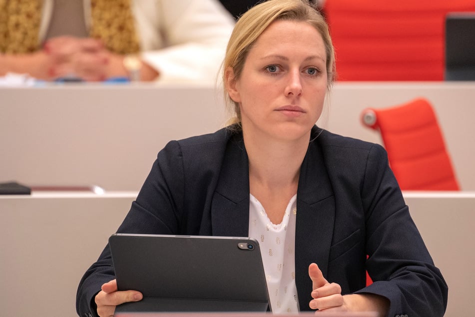 Lena Duggen, die innenpolitische Sprecherin der AfD-Fraktion Brandenburg, sieht keine Rechtfertigung für "einen so gravierenden Grundrechtseingriff".
