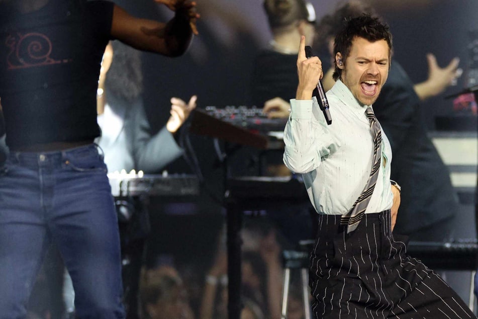 British pop sensation Harry Styles delighted thousands of fans in the northern English city of Manchester late on Friday with a one-off concert to mark the release of his new album.