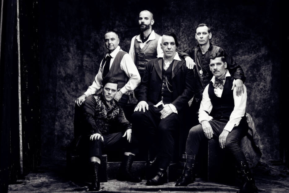 Die Band Rammstein mit Sänger Till Lindemann (M). Mit einem Video zu ihrer neuen Single "Deutschland" sorgt die Band für Kritik.