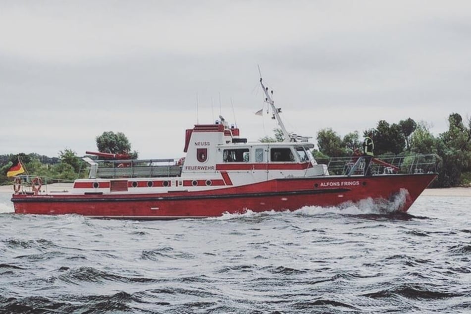 Die Feuerwehr konnte den Mann zwar rasch aus dem Rhein bergen, aber die Reanimation gelang nicht. Der Mann starb wenig später in einem Krankenhaus.