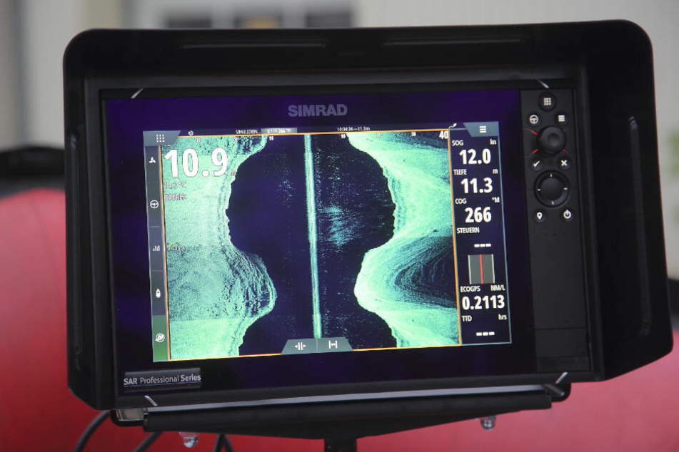Ein Display macht sichtbar, was das Sonar unter Wasser "entdeckt".