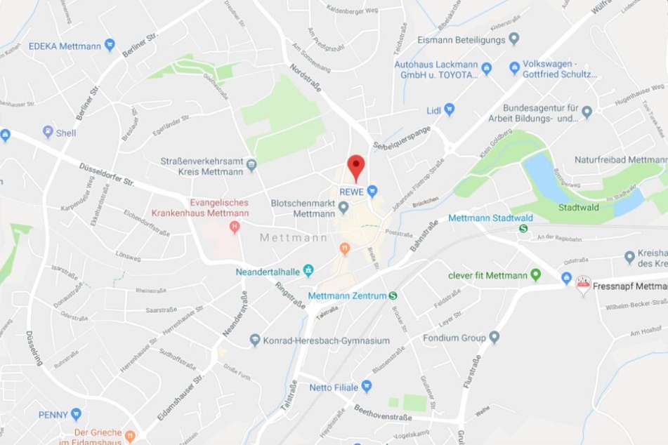 Das Opfer hatte gemeinsam mit Freunden ein Oktoberfest in einer Diskothek an der Adlerstraße besucht.