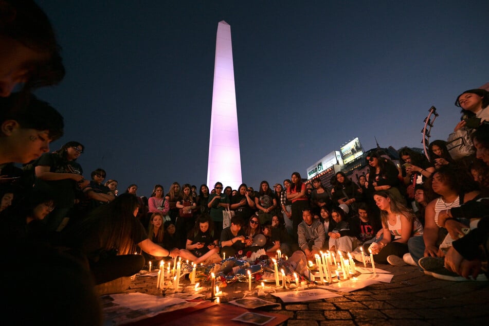 Fans light candles as they pay tribute to the late British singer Liam Payne at the Obelisco in Buenos Aires on Thursday.