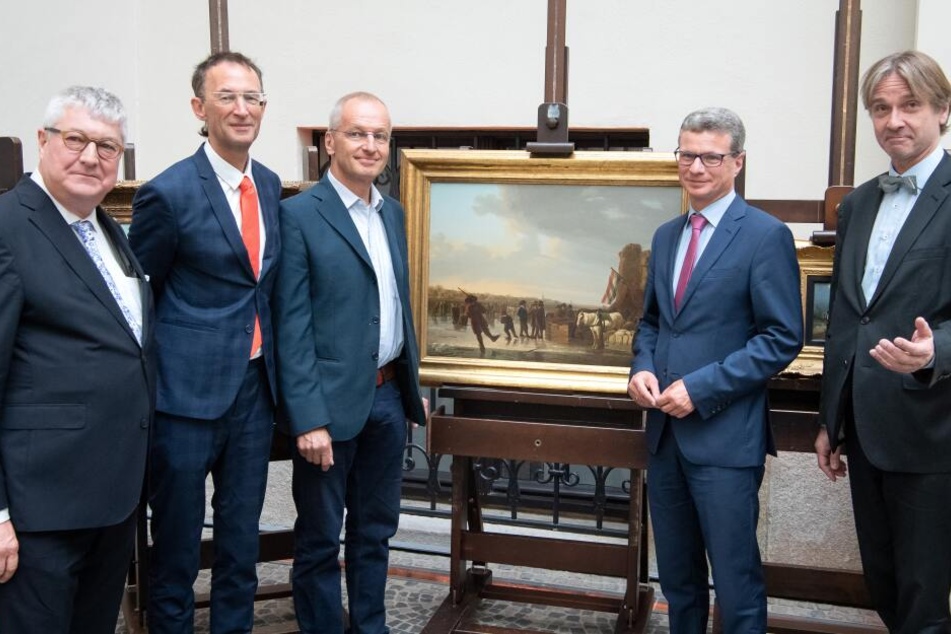 Kurt Zeitler (l-r), stellvertretender Direktor der Staatlichen Graphischen Sammlung, Frank Matthias Kammel, Generaldirektor des Bayerischen Nationalmuseums, Hardy Langer, Vertreter der Erbengemeinschaft, Bernd Sibler (CSU), Bayerischer Staatsminister für
