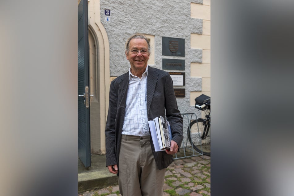 Museumsleiter Reinhard Zabka (75) hat eine Räumungsklage am Hals, erschien dennoch mit einem Lächeln zum Prozess.