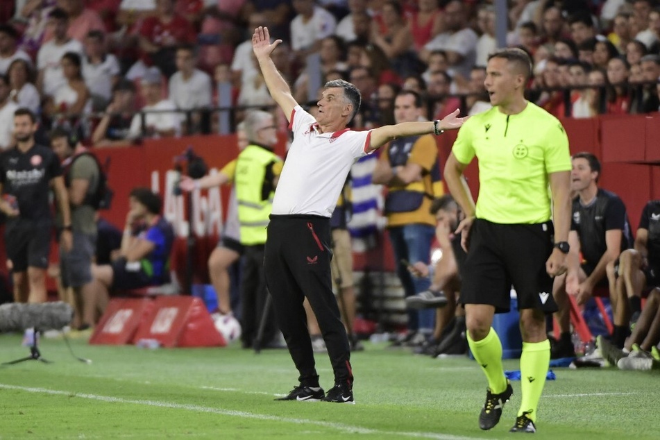 Hilflos: José Luis Mendilibar (62) kam mit dem FC Sevilla schwer in die neue Saison.