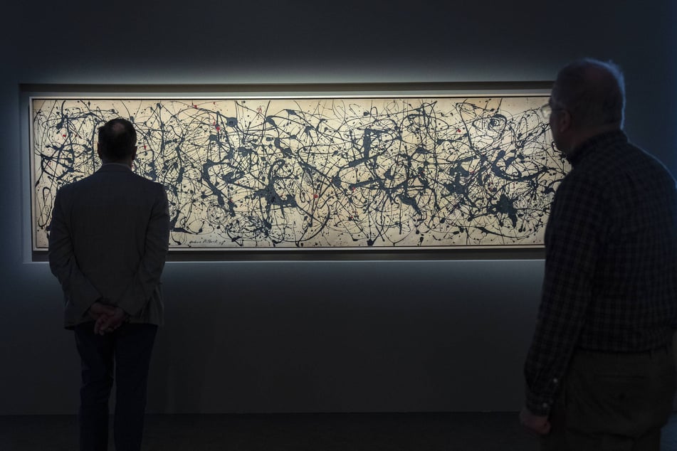 People look at Jackson Pollock s painting Number 7A 1948), which was set to be auctioned by Christie's in New York, on May 13, 2026.