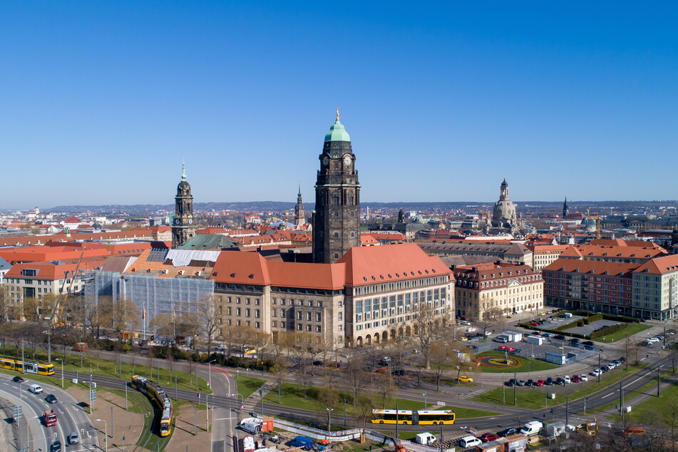 Die Stadtverwaltung droht mit Bußgeldern, wenn nicht-öffentliche Informationen das Rathaus verlassen.