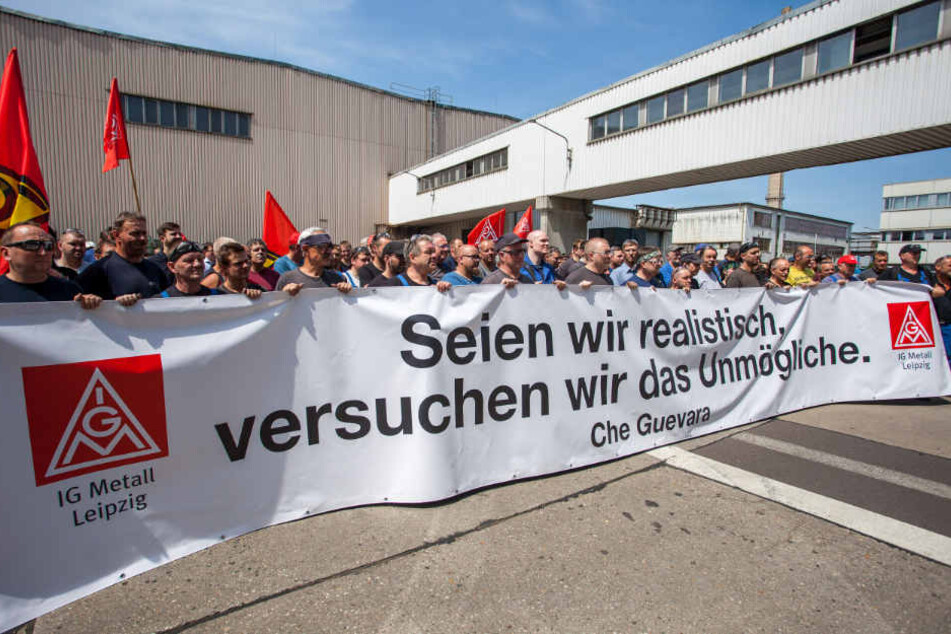 Am vergangenen Freitag traten die Leipziger Halberg-Gießer zum Warnstreik vor das Werktor. Jetzt könnte daraus ein richtiger Streik werden.