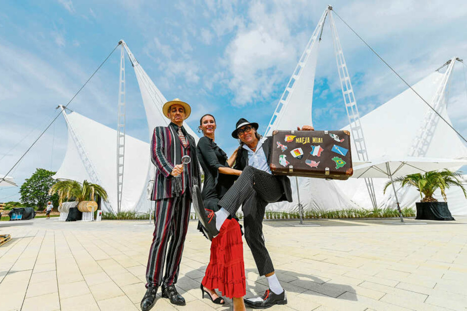 Der Pate (Bert Callenbach, l.), sein Handlanger Schlicht (Joachim Lippmann) und "Spanierin" Bea freuen sich auf ihre "Mafia Mia"-Dinnershows im neuen Ostra-Dome.